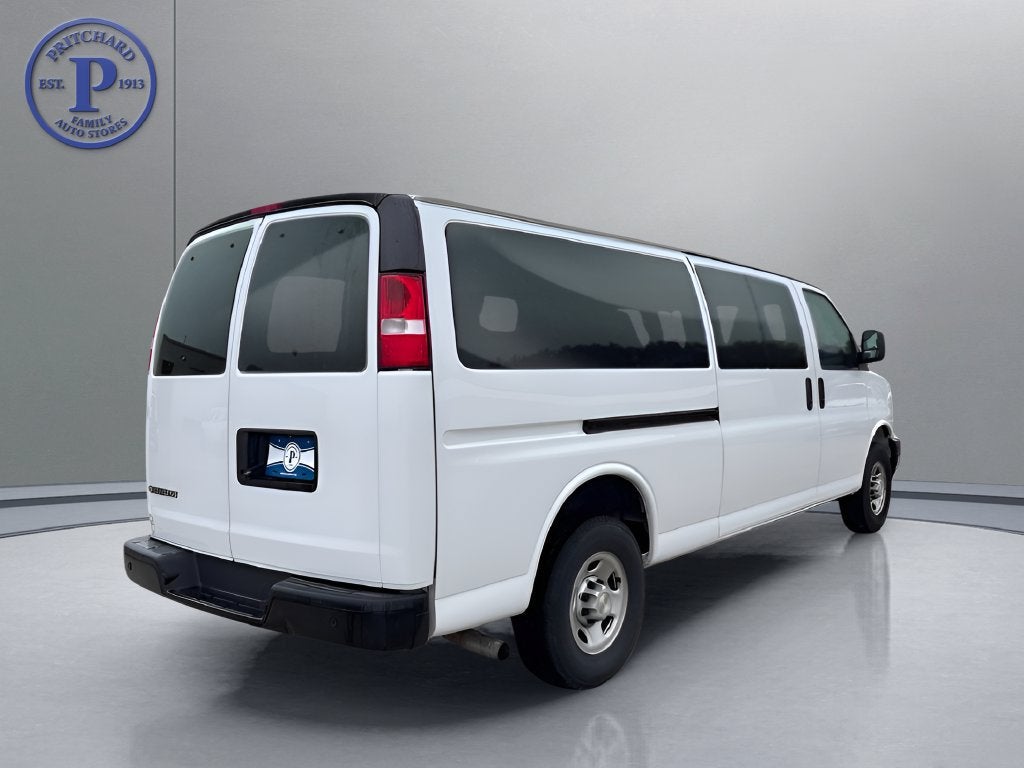 2023 Chevrolet Express Passenger 3500 1LS