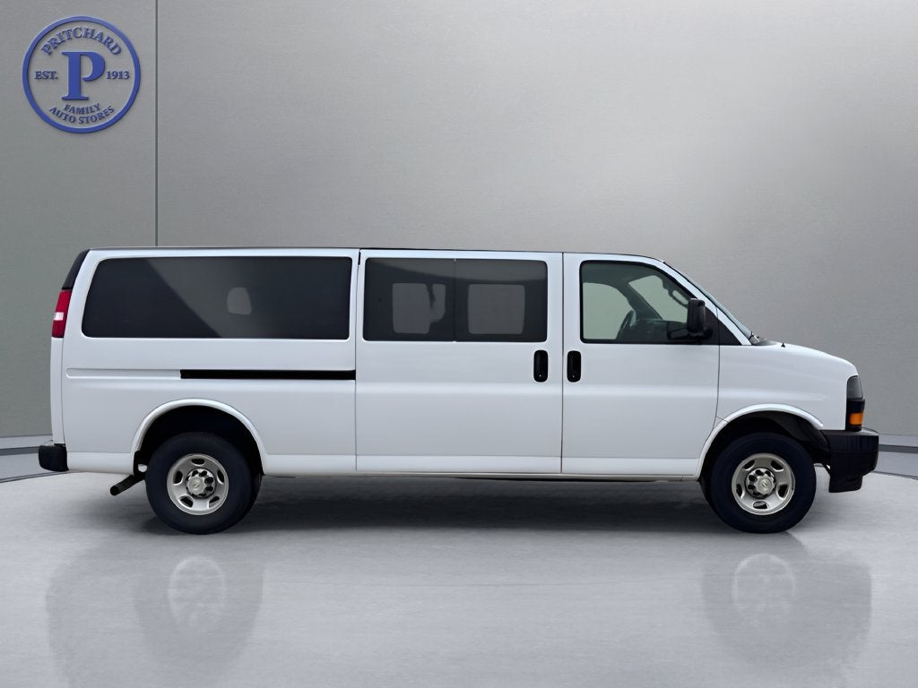 2023 Chevrolet Express Passenger 3500 1LS