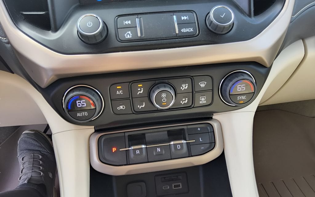 2023 GMC Acadia Denali