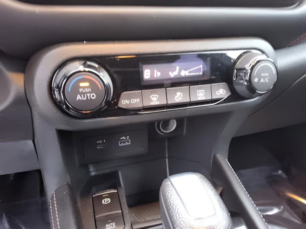 2021 Nissan Kicks SR