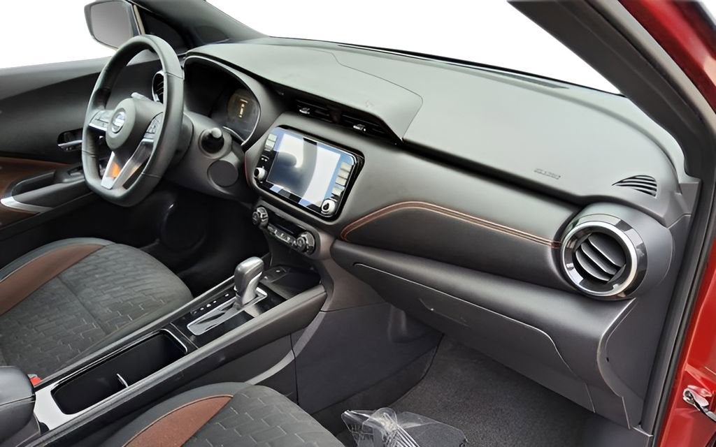 2021 Nissan Kicks SR