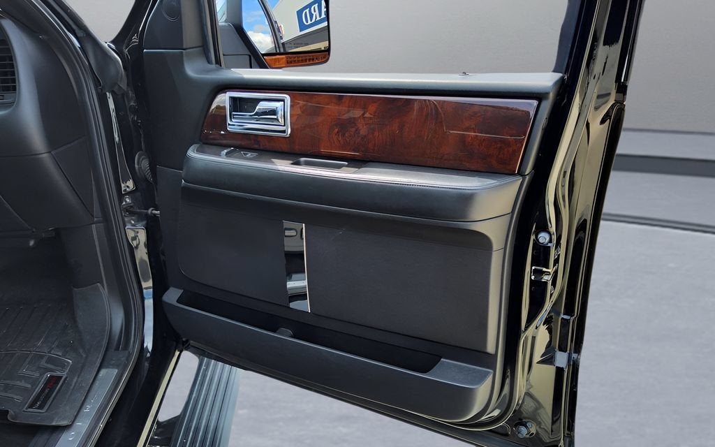 2015 Lincoln Navigator Base