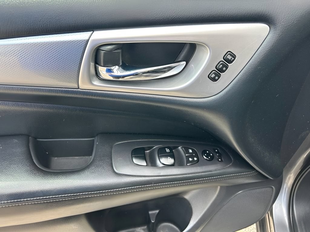 2017 Nissan Pathfinder SL