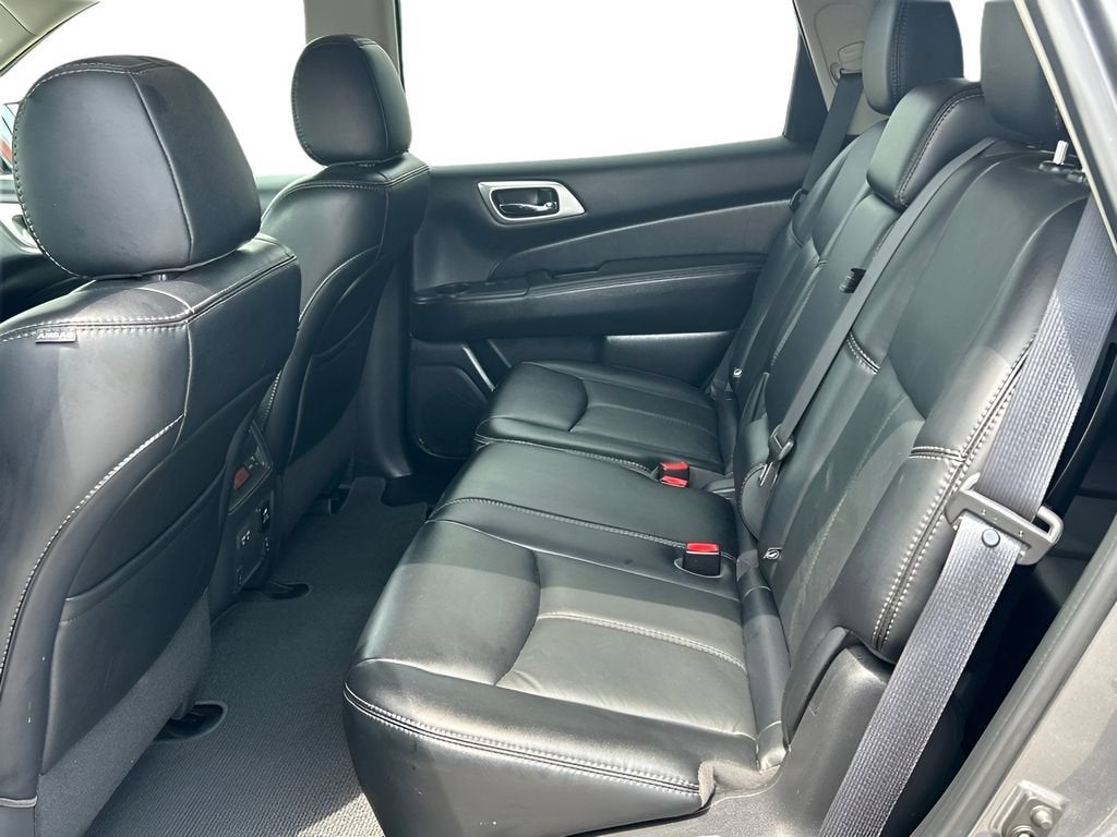2017 Nissan Pathfinder SL