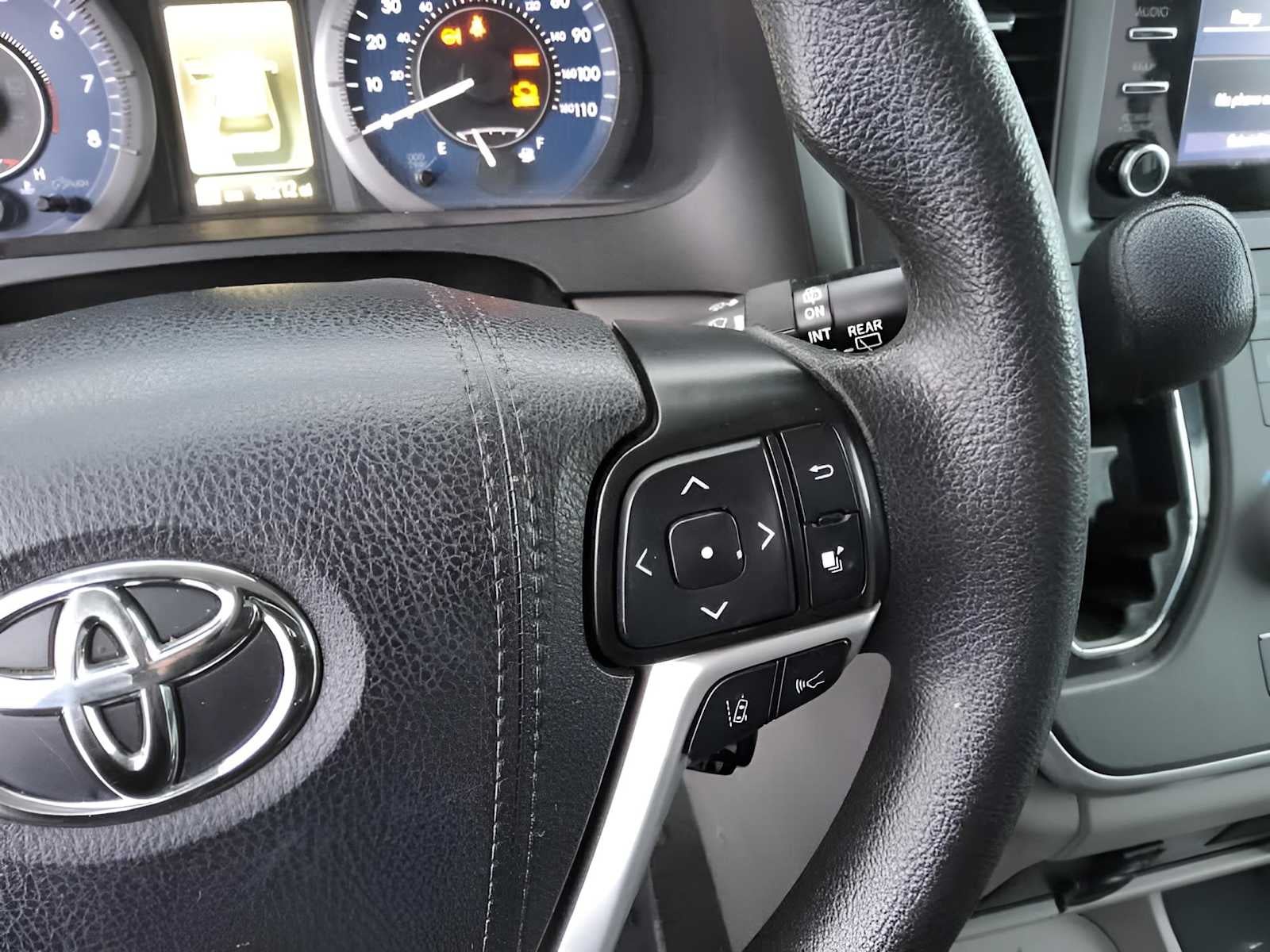 2020 Toyota Sienna LE Auto Access Seat