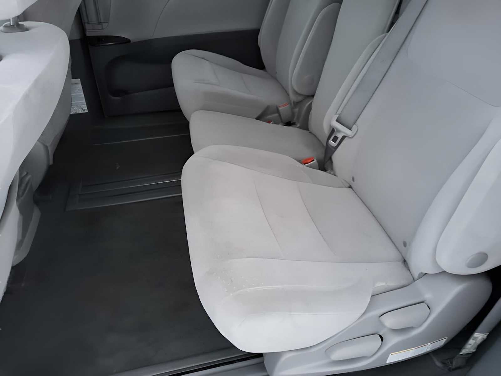 2020 Toyota Sienna LE Auto Access Seat
