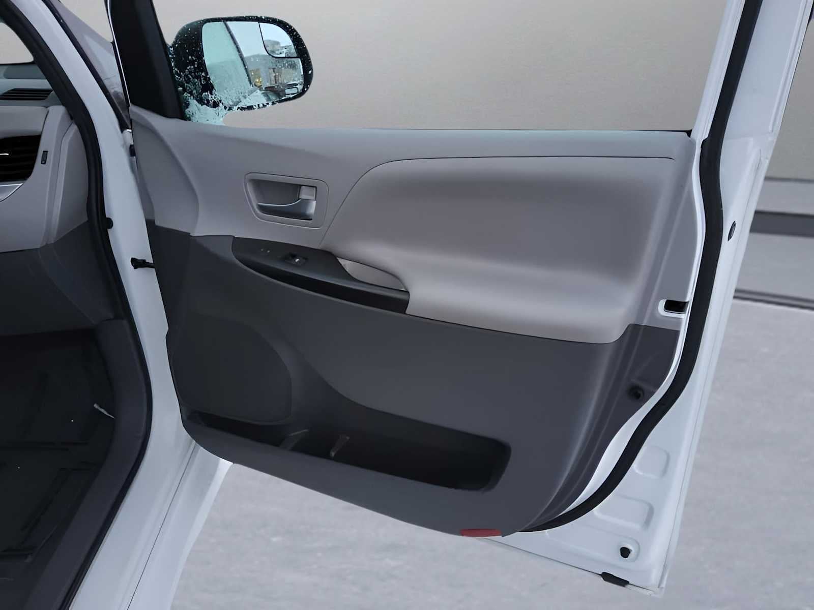 2020 Toyota Sienna LE Auto Access Seat